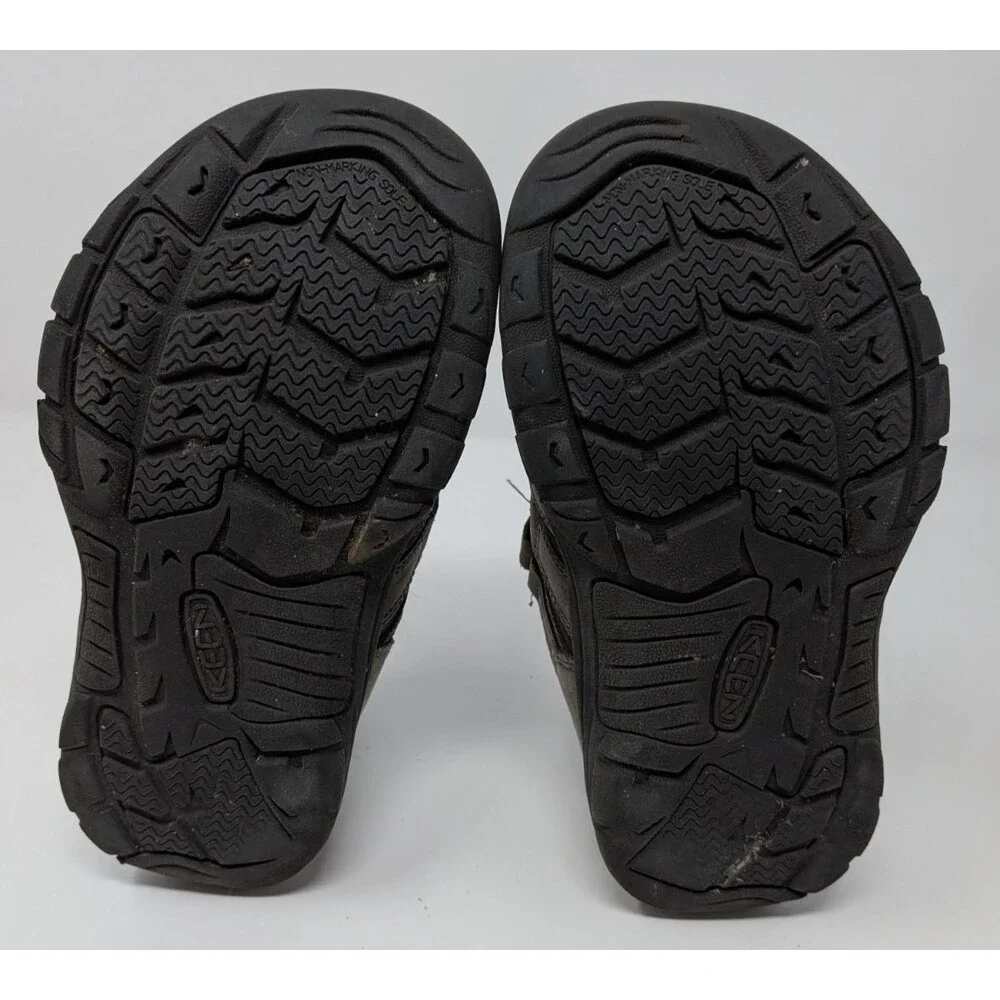KEEN Newport Kids Size 13 Gray Leather Closed Toe Sport Sandals Adjustable